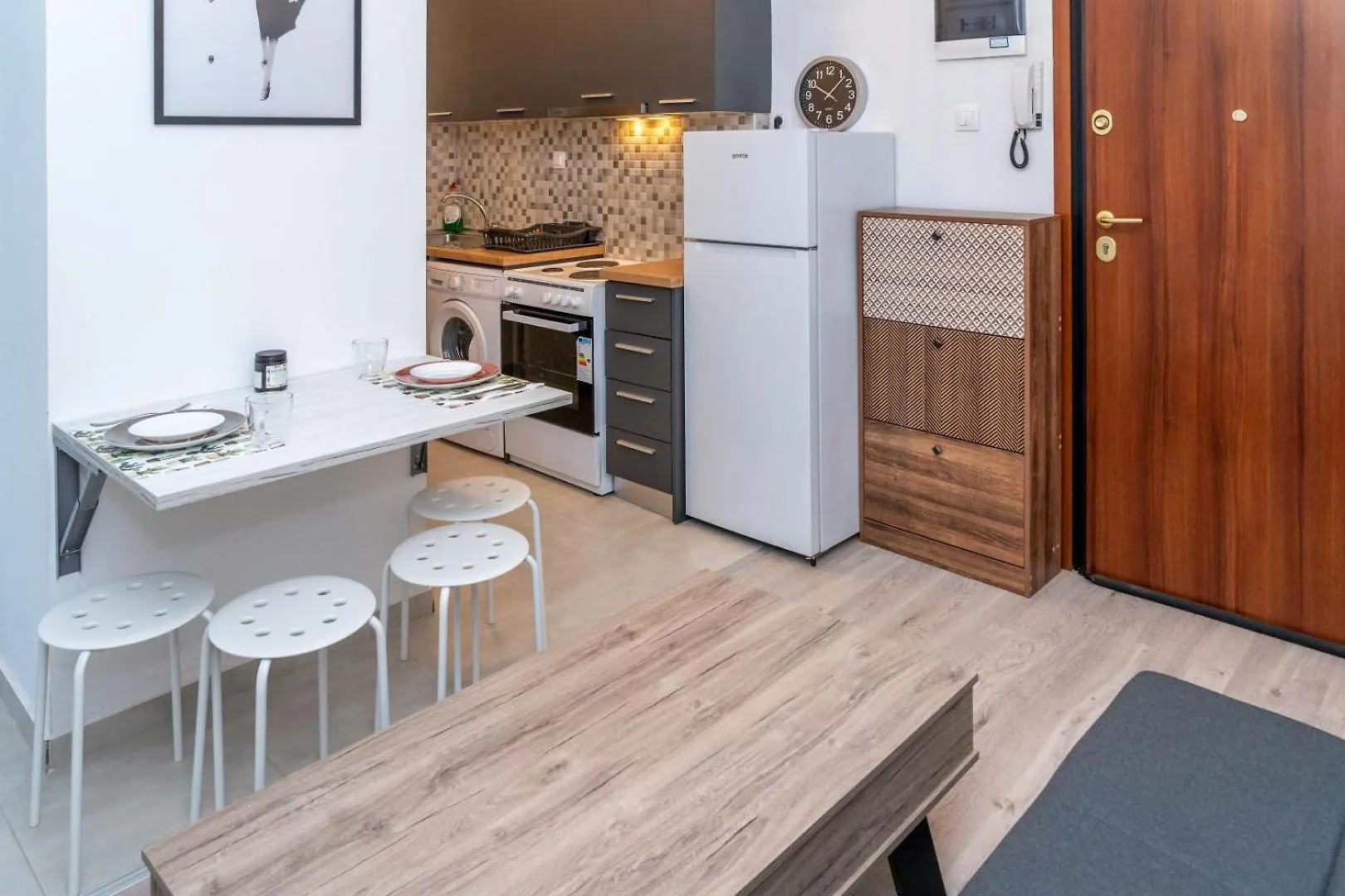 Kosmos Service Apartment Near Turkish Consulat And Saint Dimitrious Church With Additional Cost Parking 테살로니키