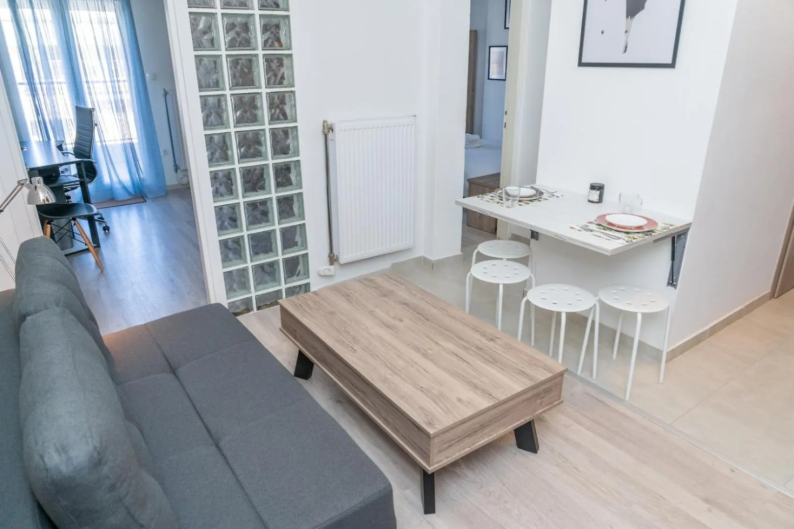 Kosmos Service Apartment Near Turkish Consulat And Saint Dimitrious Church With Additional Cost Parking 테살로니키 그리스