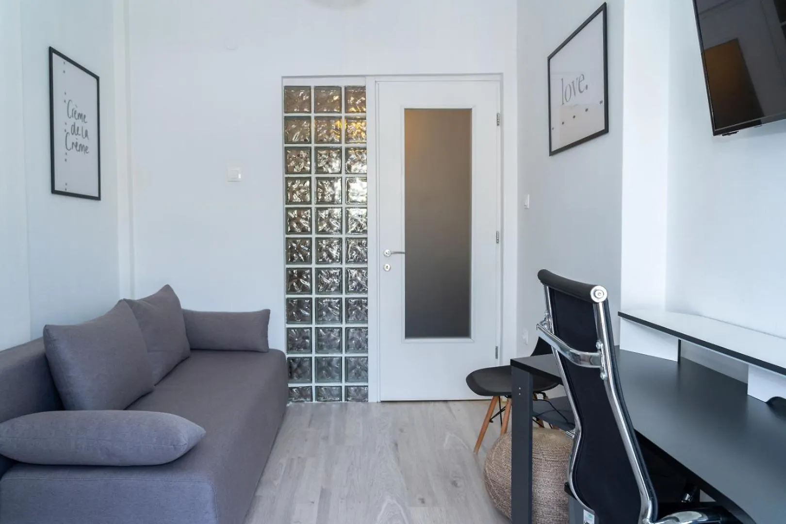 Kosmos Service Apartment Near Turkish Consulat And Saint Dimitrious Church With Additional Cost Parking 테살로니키 그리스
