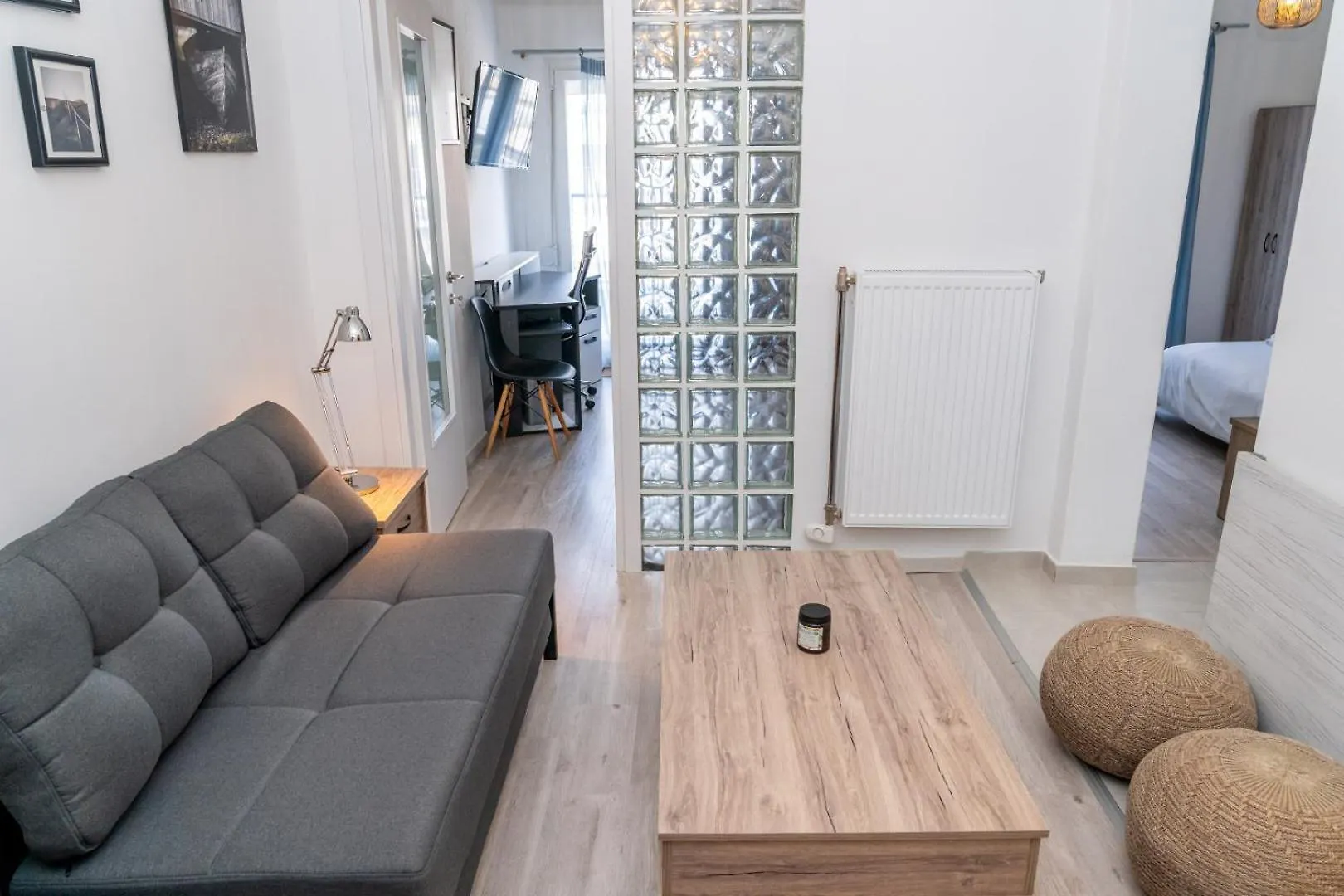 Kosmos Service Apartment Near Turkish Consulat And Saint Dimitrious Church With Additional Cost Parking 테살로니키