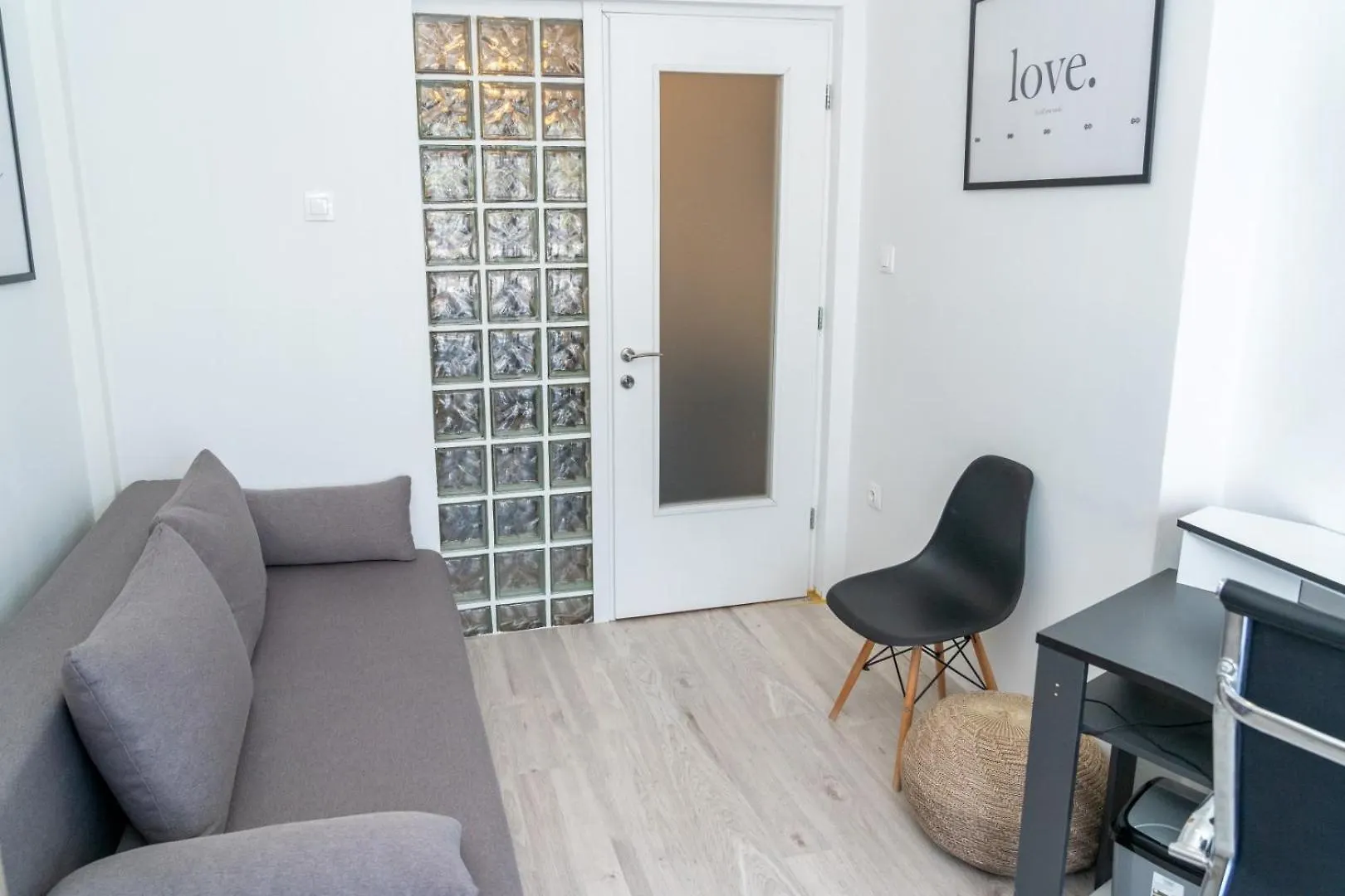 Kosmos Service Apartment Near Turkish Consulat And Saint Dimitrious Church With Additional Cost Parking 테살로니키 그리스