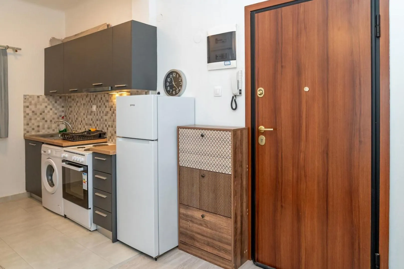 Kosmos Service Apartment Near Turkish Consulat And Saint Dimitrious Church With Additional Cost Parking 테살로니키